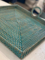 VASSOIO QUADRATO CON MANICO ESTERNO RATTAN