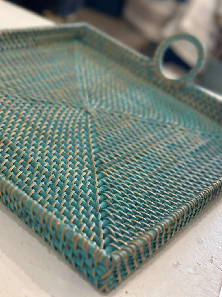 VASSOIO QUADRATO CON MANICO ESTERNO RATTAN