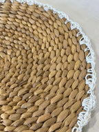 Placemat Tondo in Banano con Bordo Macramè – Ø35 cm Ecosostenibile