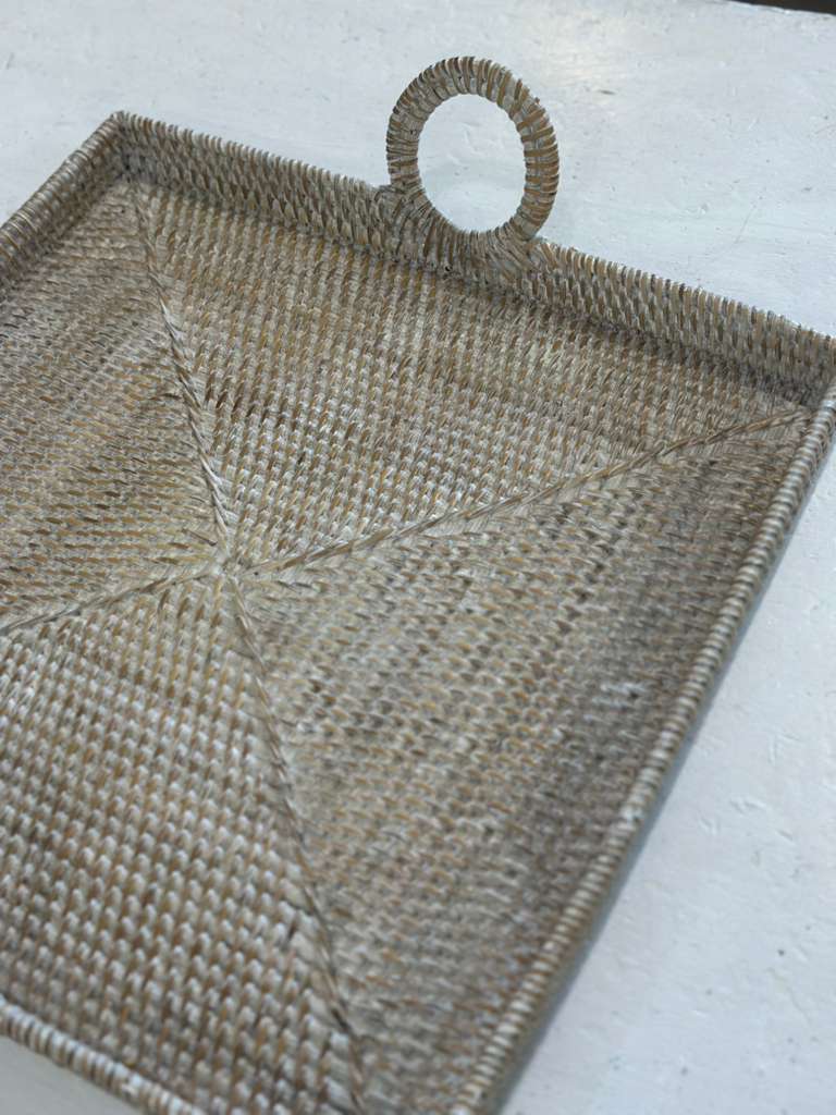 VASSOIO QUADRATO CON MANICO ESTERNO RATTAN