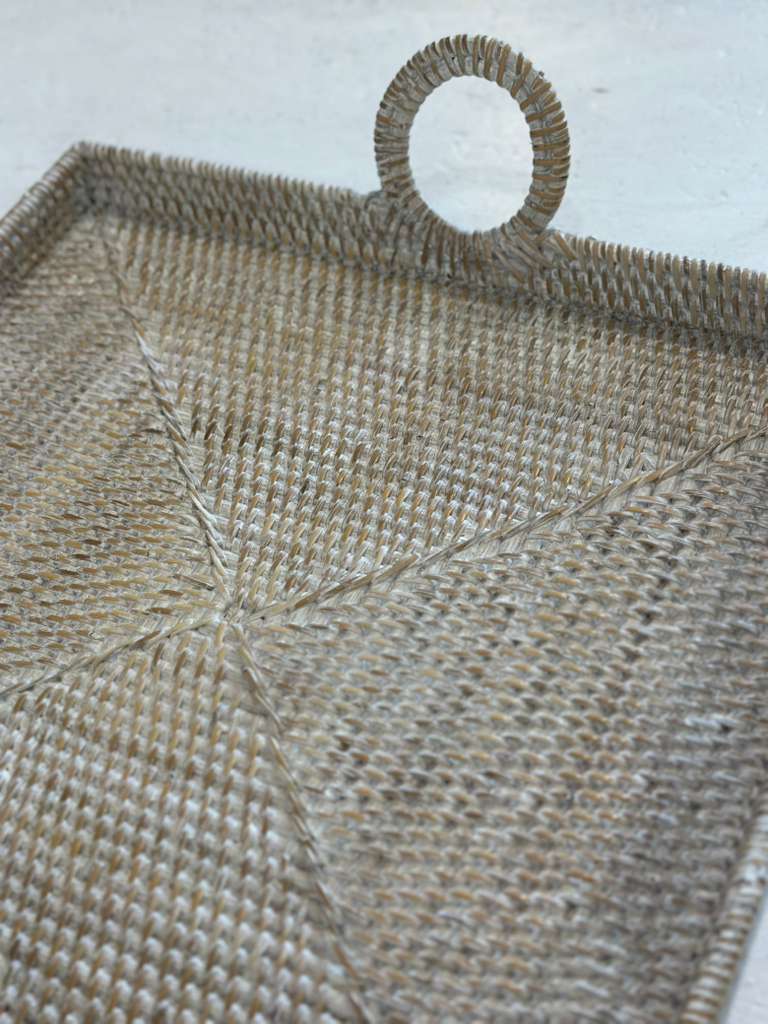 VASSOIO QUADRATO CON MANICO ESTERNO RATTAN