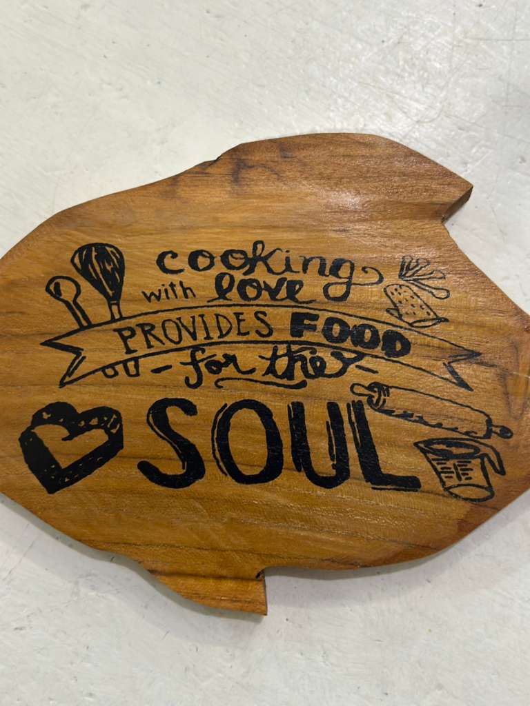 TAGLIERE LEGNO PESCE SCONTO 50%