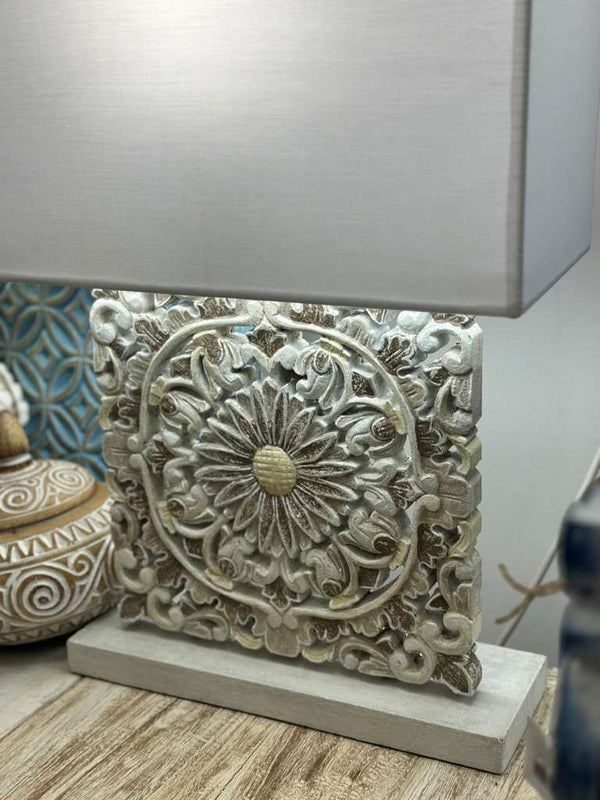 Lampada da Tavolo Quadrata in Legno Intagliato – Artigianale Bali | 36x20x58H cm