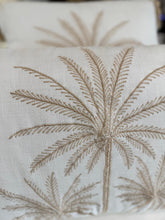 Carica l&#39;immagine nel visualizzatore di Gallery, CUSCINO BIANCO RETTANGOLARE PICCOLO  TRE PALME STILIZZATE GOLD 30x50
