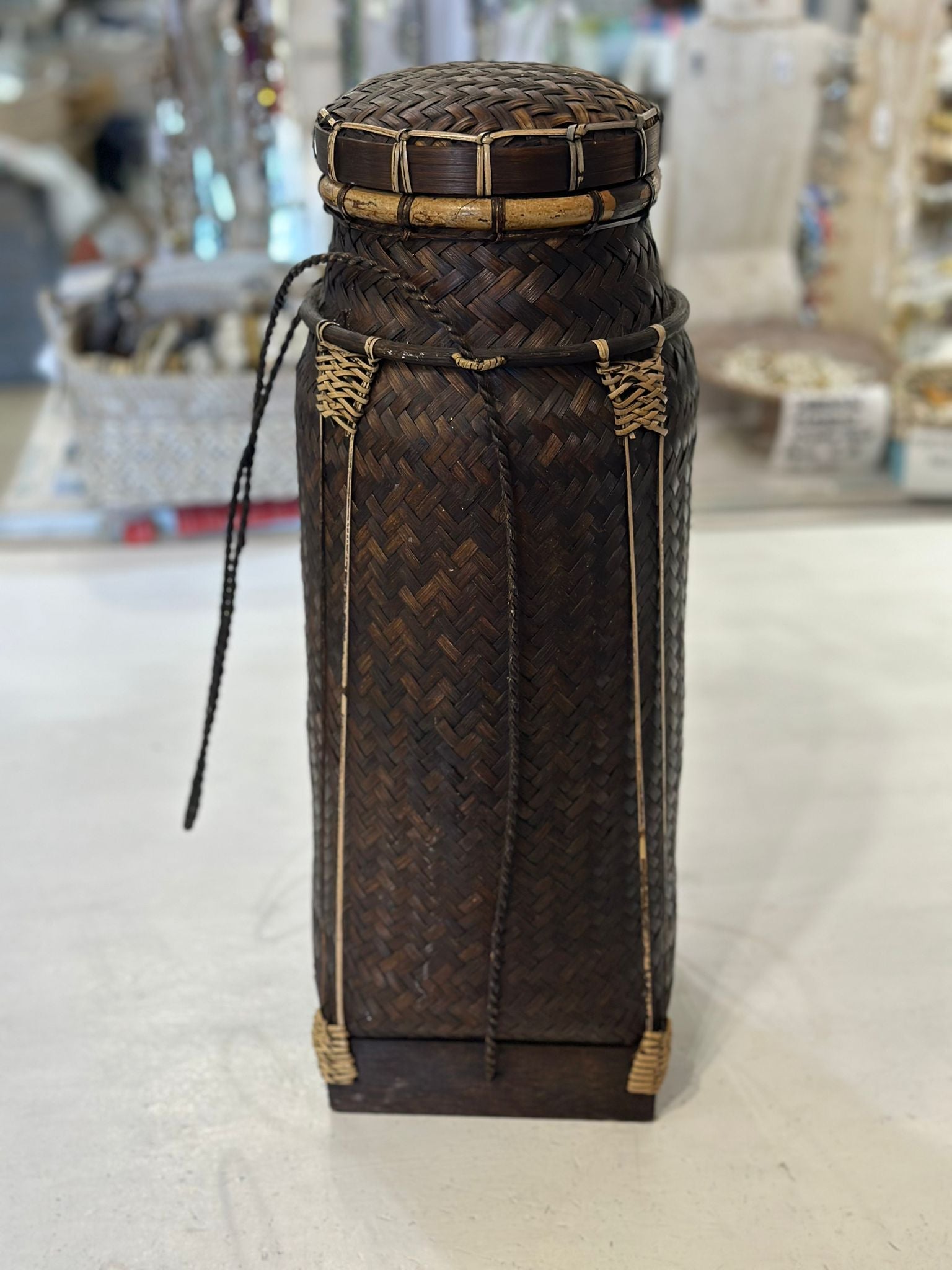 VASO DECORATIVO CON COPERCHIO RATTAN E BAMBOO