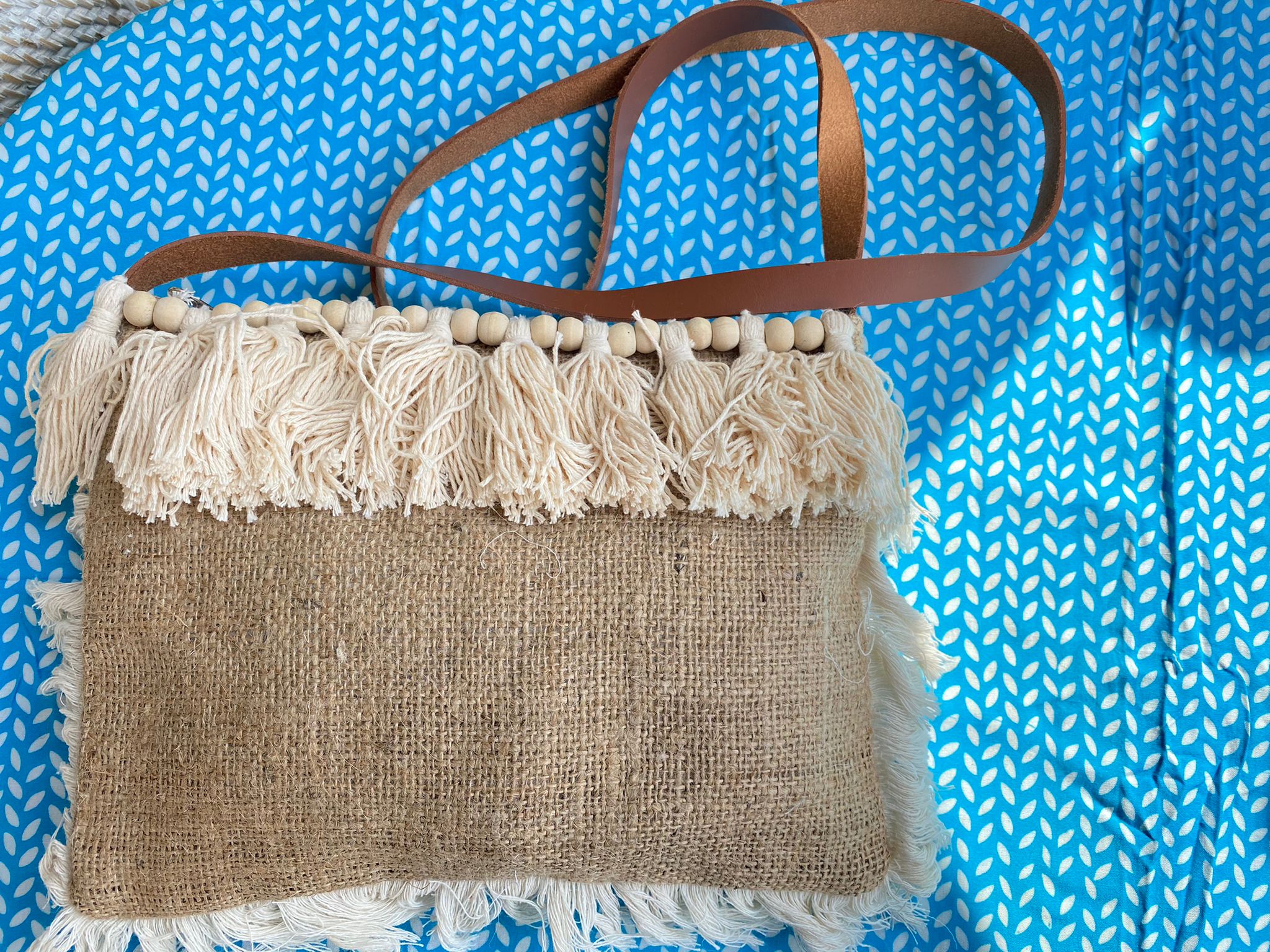 POCHETTE IN JUTA TASSEL PALLINE LEGNO