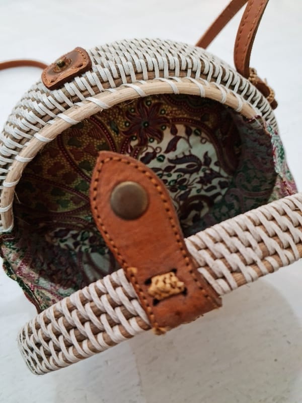 BORSA TONDA BALI in sconto