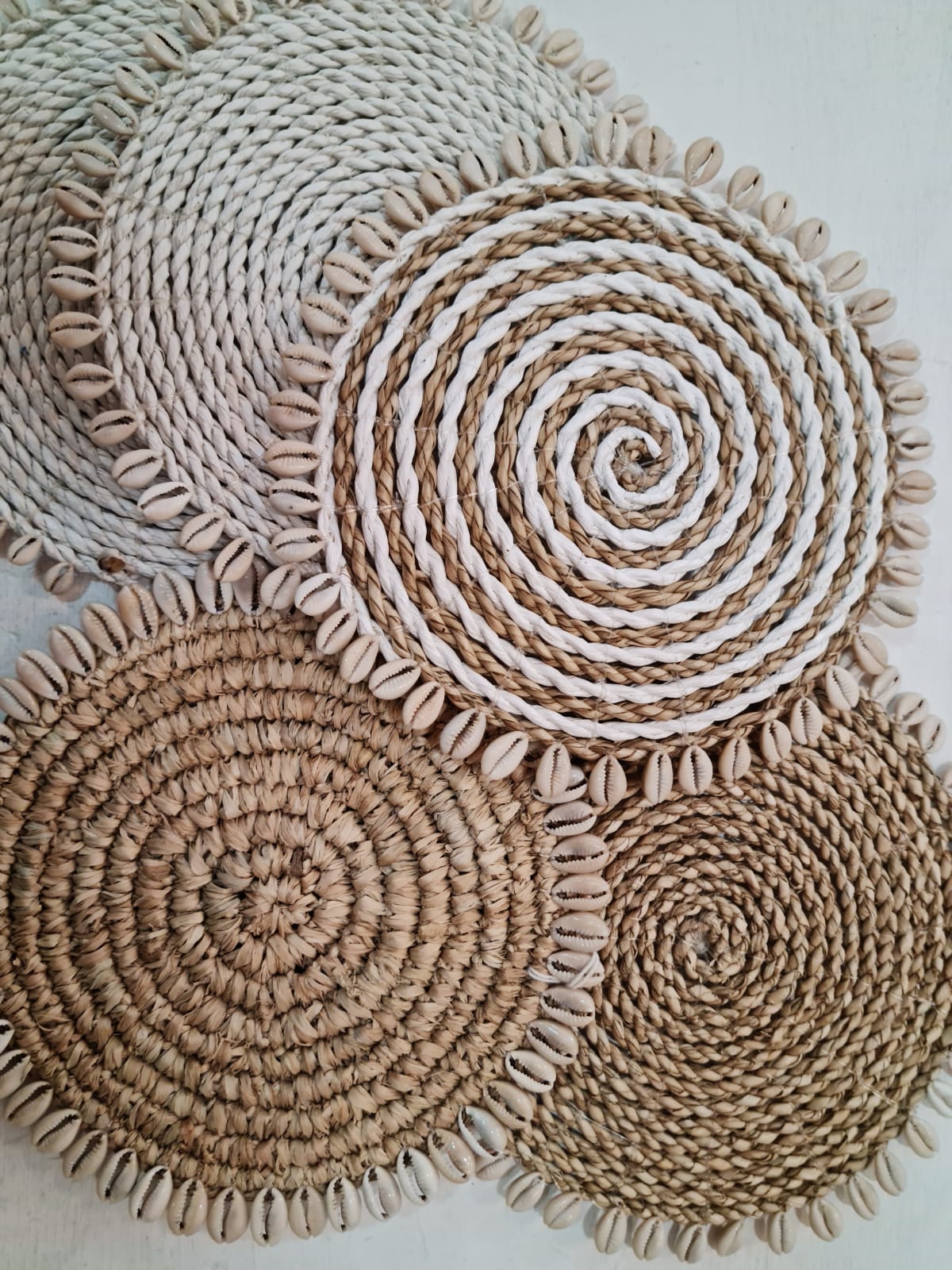 PLACEMAT TONDO CON CONCHIGLIE NATURALE in OFFERTA