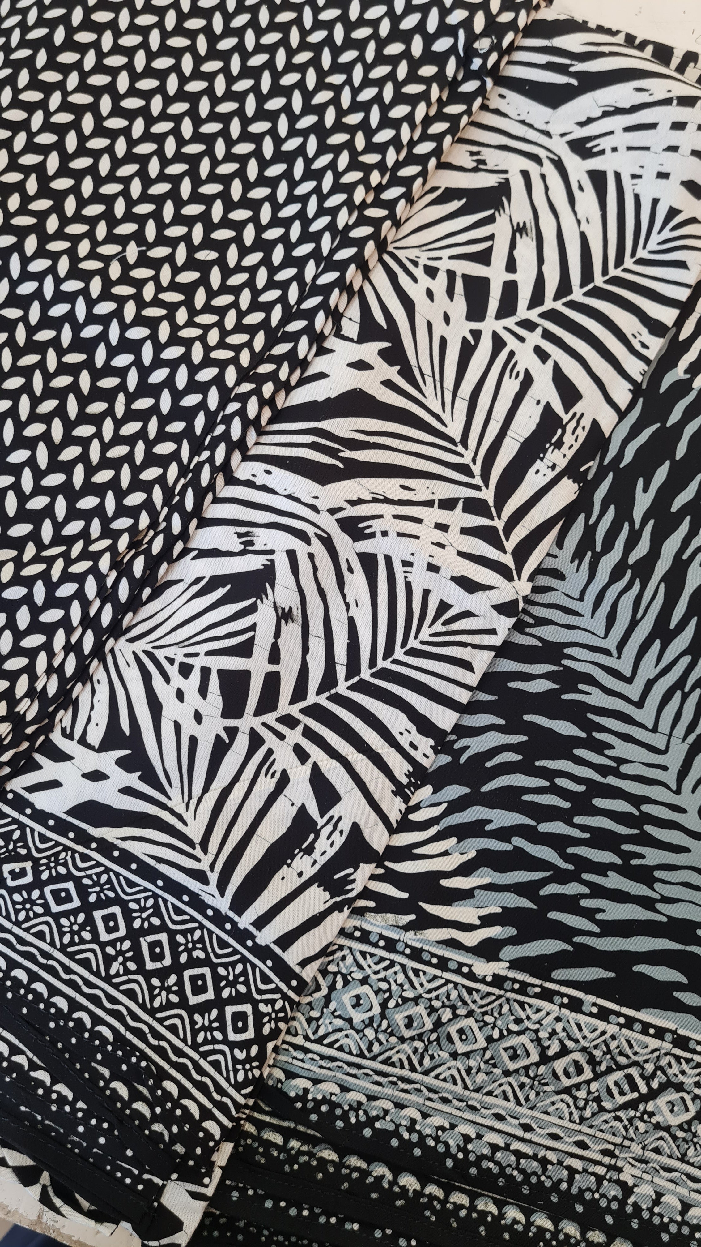 pareo nero animalier bianco e grigio