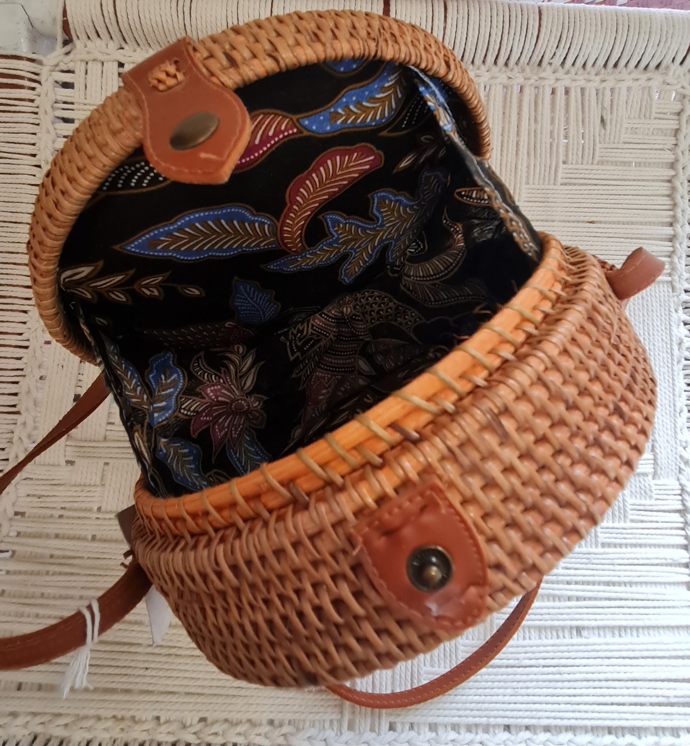 BORSA TONDA BALI in sconto