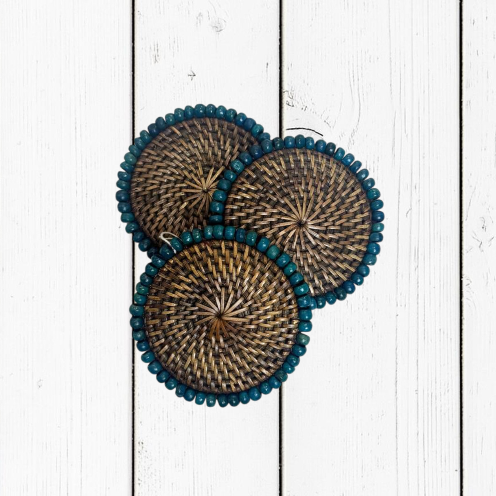 Sottobicchiere Dark Brown con Palline di Legno Ø12 cm – Blu Navy / Turchese